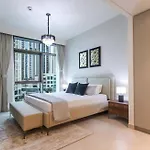 Elite Lux Holiday Homes - Dubai Creek Oasis: 2Br Luxe W Burj View