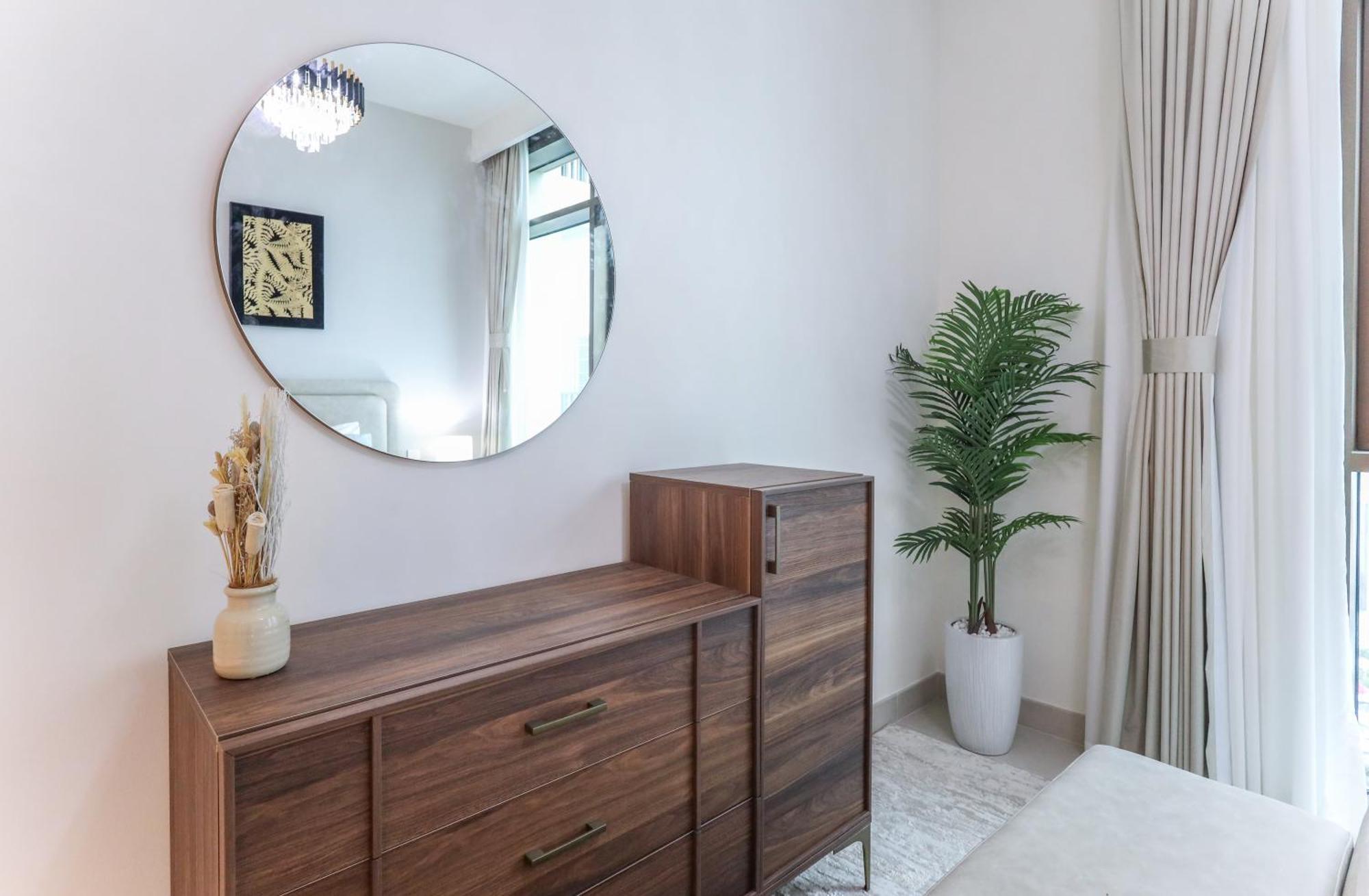 Elite Lux Homes - Creek Oasis: 2br Luxe W Burj View Dubai