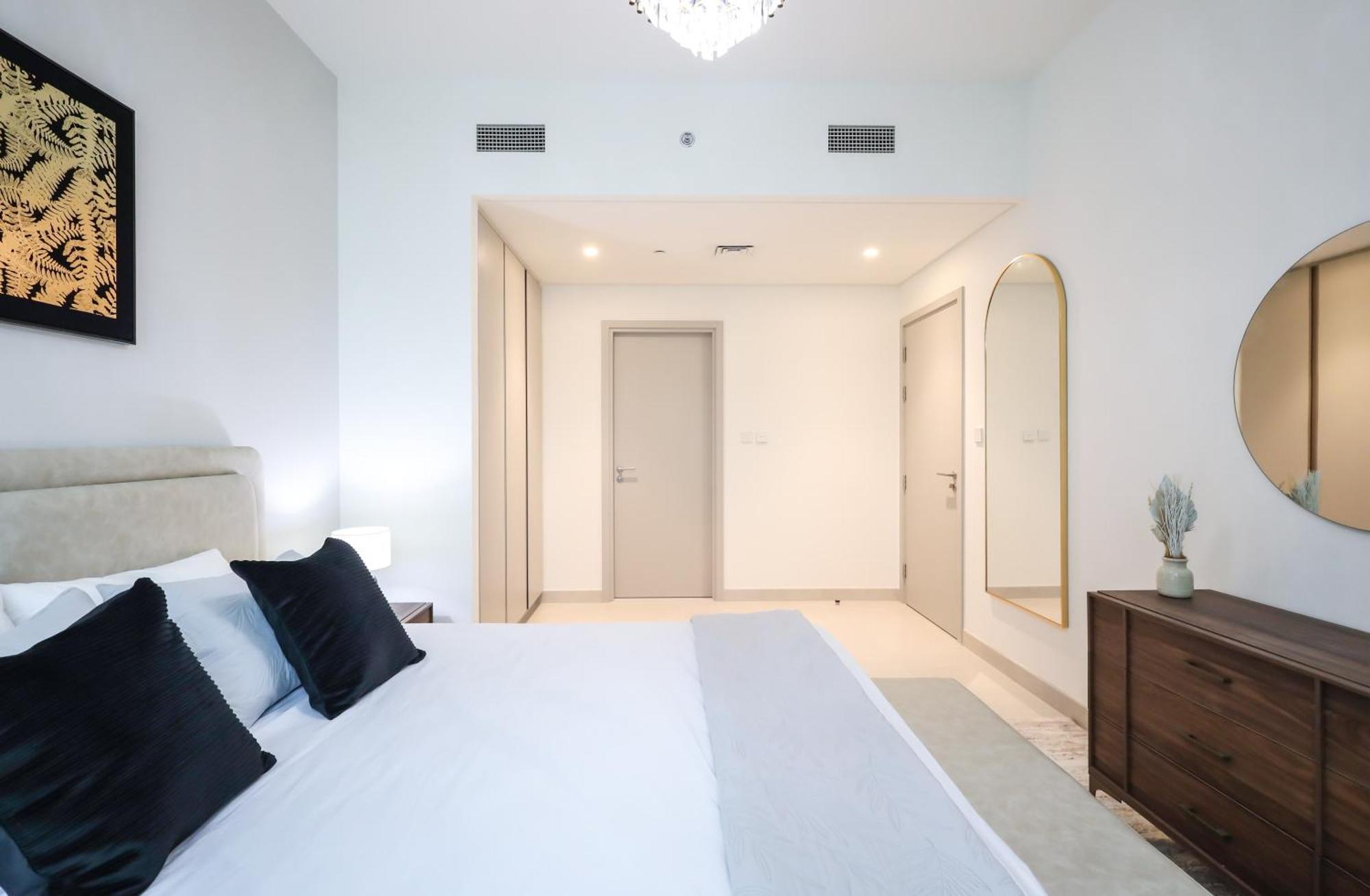 Elite Lux Homes - Creek Oasis: 2br Luxe W Burj View Apartment Dubai