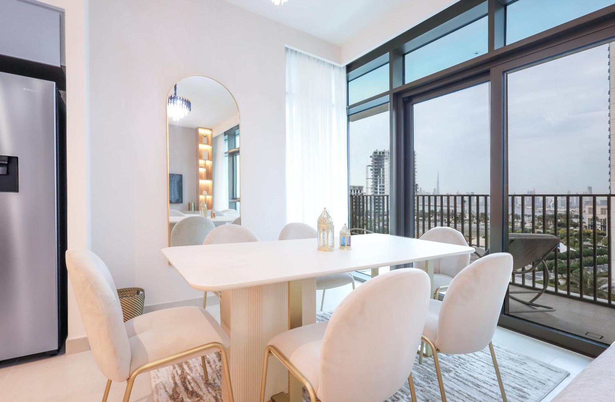 Elite Lux Homes - Creek Oasis: 2br Luxe W Burj View * Dubai
