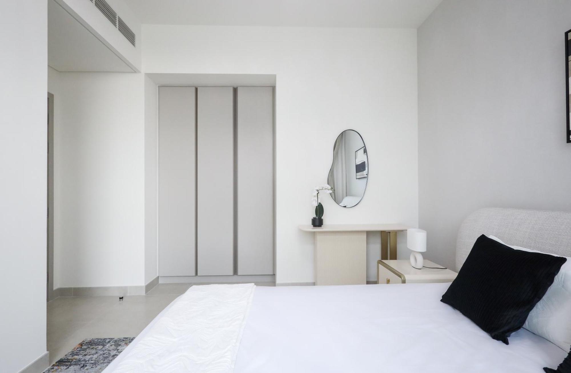 Elite Lux Homes - Creek Oasis: 2br Luxe W Burj View Apartment
