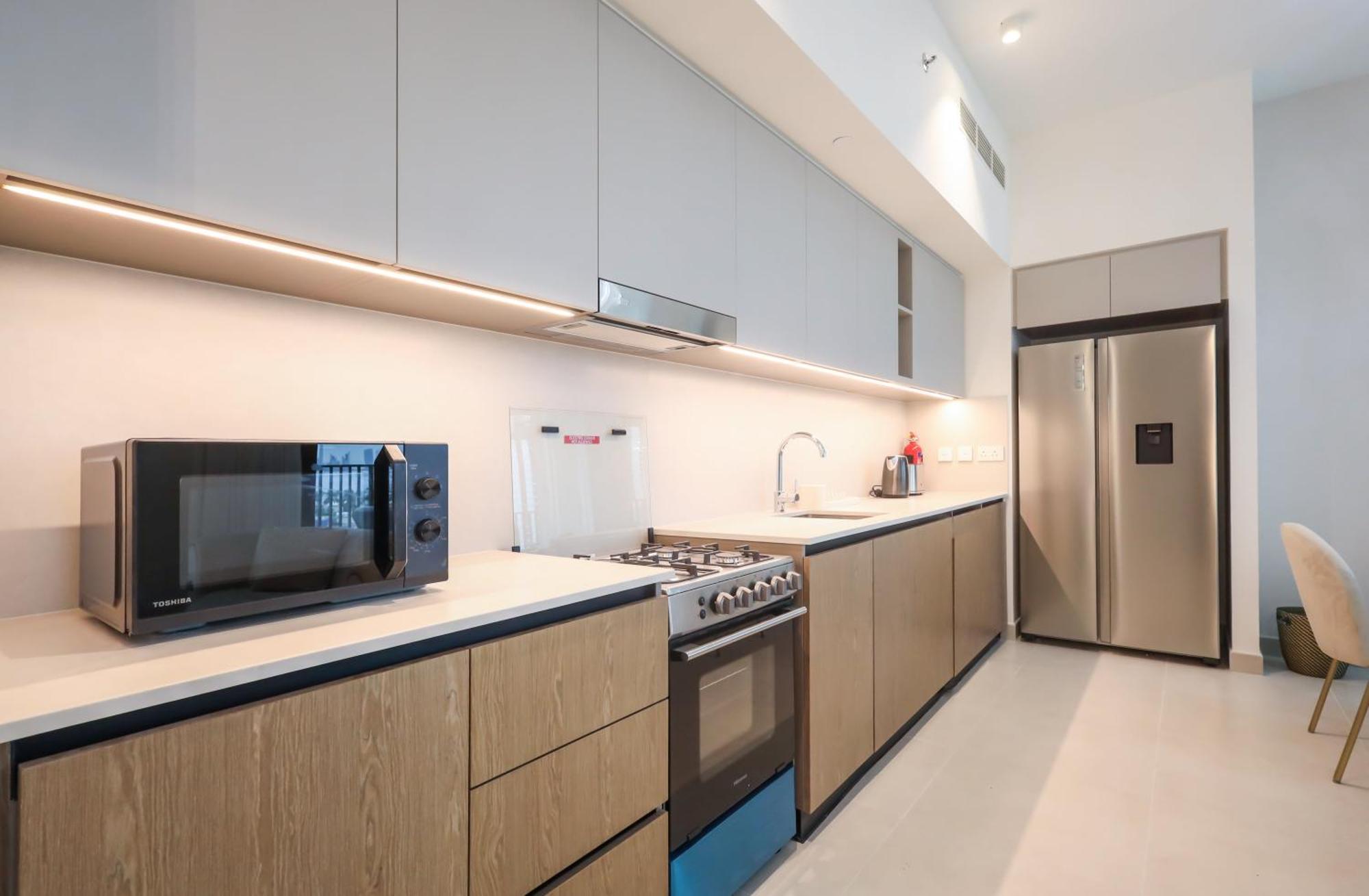 Elite Lux Homes - Creek Oasis: 2br Luxe W Burj View Apartment