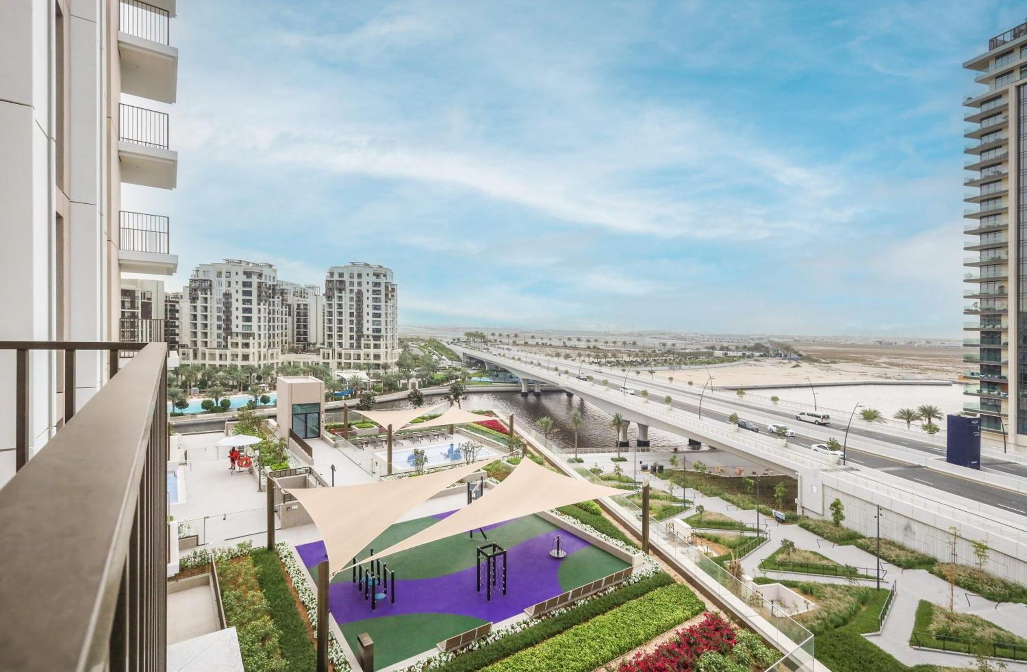 Elite Lux Homes - Creek Oasis: 2br Luxe W Burj View Dubai